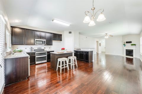 4521 Lakeside Hollow Street