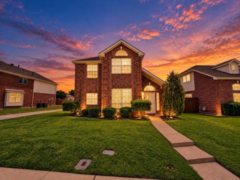 1402 Stone Canyon Way