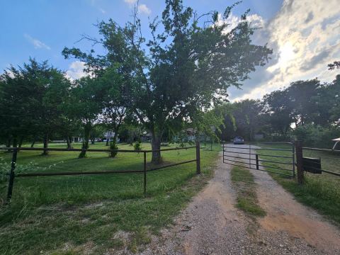 138 County Road 4876, Newark