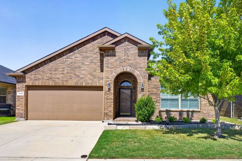 1121 Lakin Road