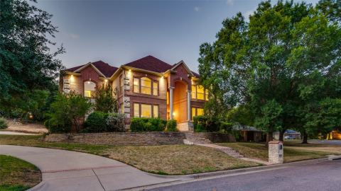 8925 Hunters Glen Trail