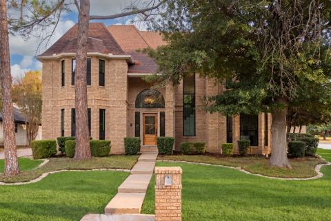 2 Crestwood Drive