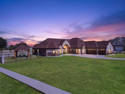 2521 Garrett Court