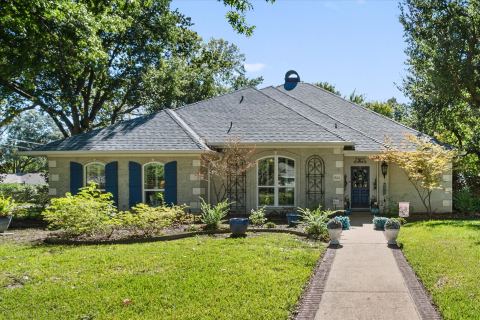 1601 Bridle Path