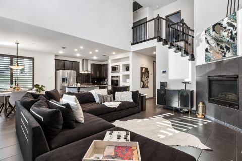 6112 Black Swan Circle