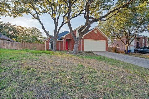 605 Reeves Lane, Kennedale