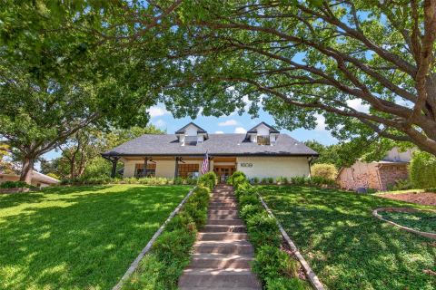 1609 Ems Road W