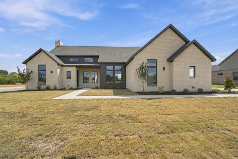 6040 Lindenwood Drive