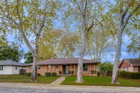 6945 Clearglen Drive, Dallas