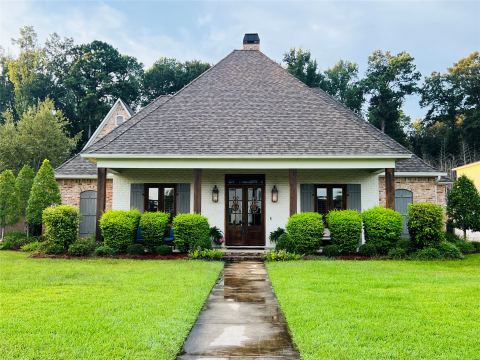 435 Oakwood Trace Court