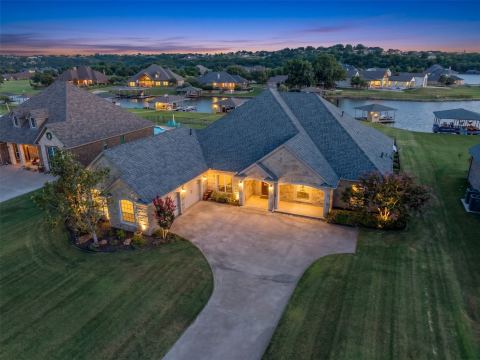 2009 Canaveral Court, Granbury