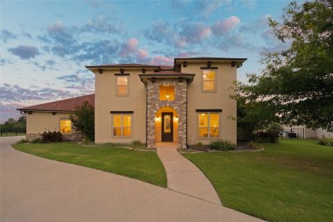 1200 Eagle Glen Pass