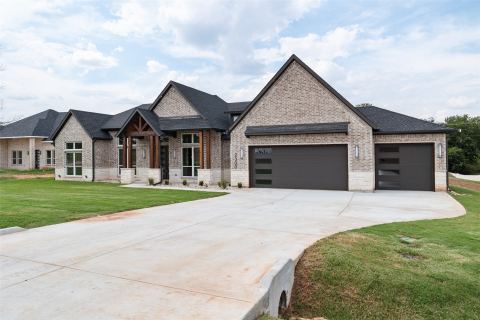 2300 Candlestick Drive, Granbury