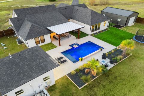 1220 Lynn Way