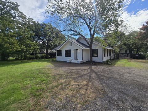 4824 Meadowbrook Drive, Fort Worth