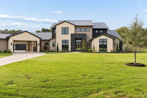 1402 Clydesdale Road