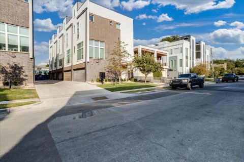 2038 N Prairie Avenue 104