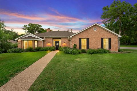 3400 Hearthwood Circle