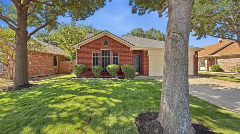 10517 Fossil Hill Drive, Fort Worth