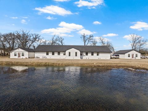 236 County Road 2391, Pickton