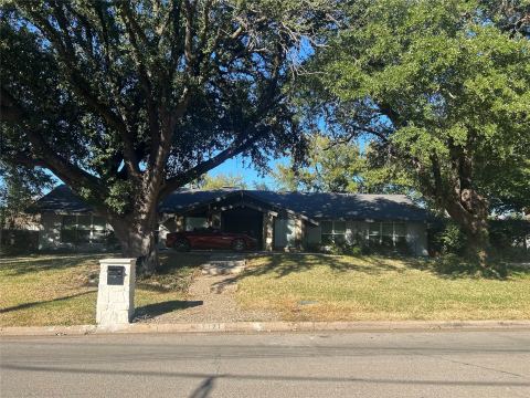 7121 Kendallwood Drive, Dallas