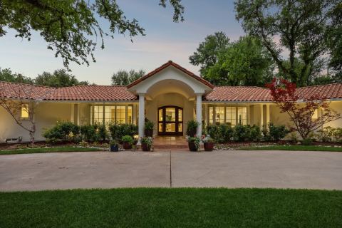 4630 S Lindhurst Avenue, Dallas
