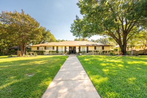 1706 Dakota Drive