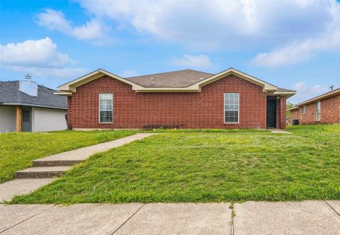 921 Potomac Drive, Lancaster