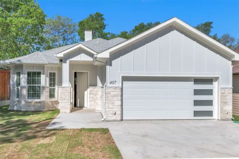 407 Henderson Street, Bonham