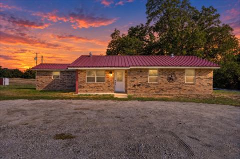 504 W Clay Street, Montague