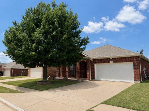 9524 Willow Branch Way, Fort Worth