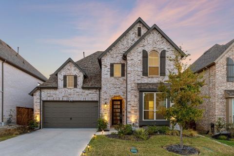 2008 Braided Mane Avenue, Aubrey