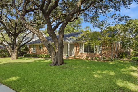939 Blue Lake Circle