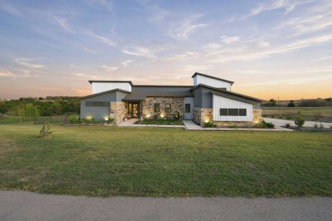 122 Nicholas Way