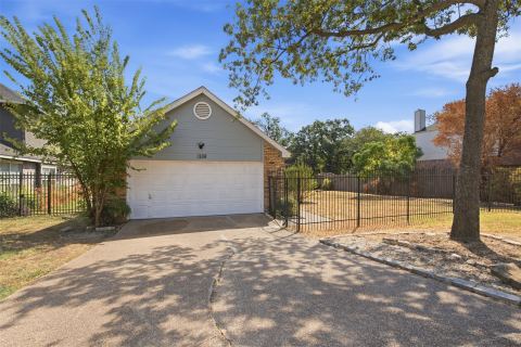 1308 Carver Lane