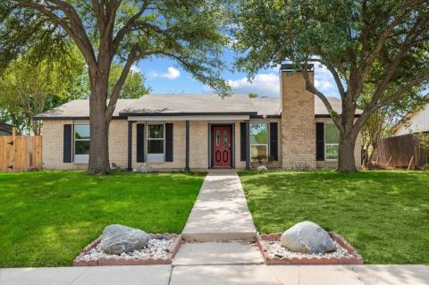1206 Oakbluff Drive