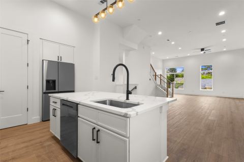 2203 Hondo Avenue 305, Dallas
