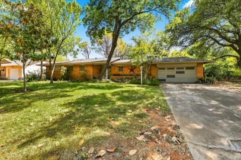 204 University Drive, Arlington