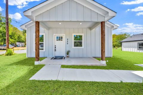 220 Calvert Street, Sulphur Springs