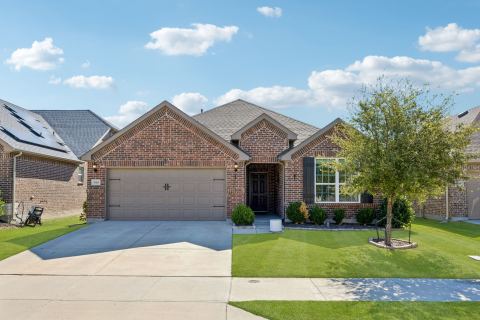 929 Crest Breeze Drive, Fort Worth