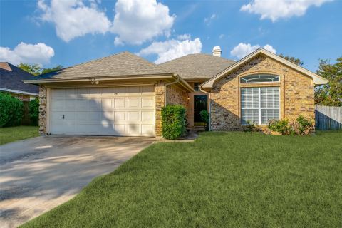 9012 Topperwind Court, Fort Worth
