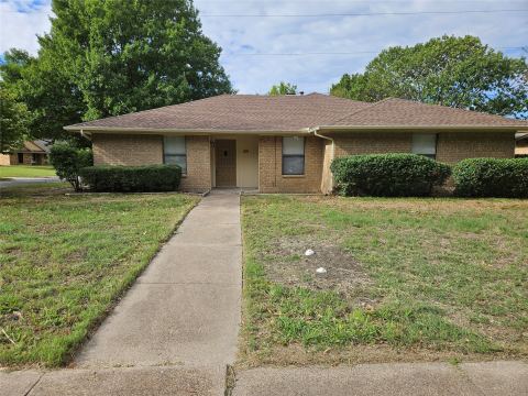 218 Buffalo Creek Drive, Waxahachie