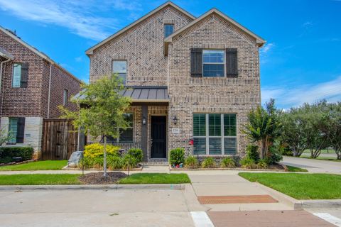 2208 N Royal Crecent Drive N