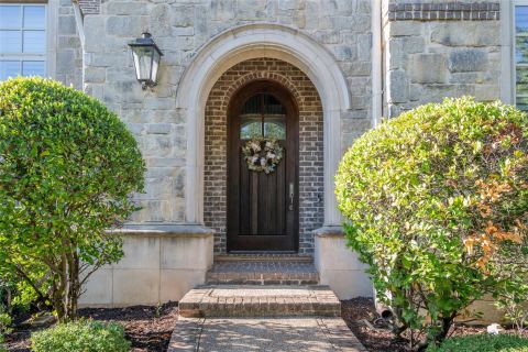5009 Glenshire Drive