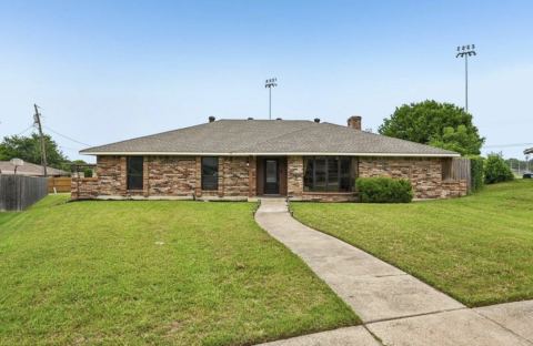 813 Oakbluff Drive, Lancaster