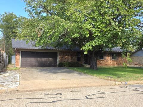 912 Penrod Drive, Granbury