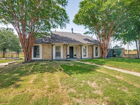 2036 Apple Valley Road