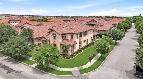 1616 Camino Lago