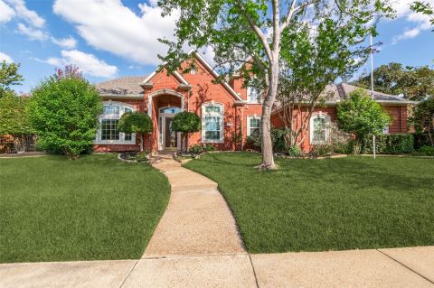 2704 Horsehead Crossing