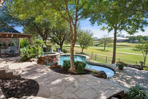 2204 Creekside Circle S